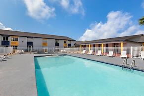 Super 8 by Wyndham Biloxi at the Beach