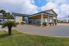 Super 8 by Wyndham Biloxi at the Beach