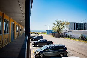 Super 8 by Wyndham Biloxi