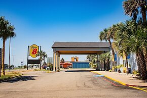 Super 8 by Wyndham Biloxi