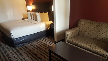 Red Roof Inn & Suites Houston - Humble/IAH Airport