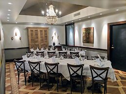 Hilton New Orleans/St. Charles Avenue