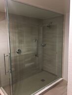 Hilton New Orleans/St. Charles Avenue