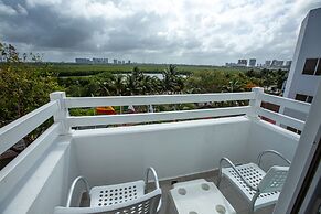Ocean View Cancun Arenas