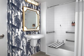 Cadillac Hotel & Beach Club, Autograph Collection