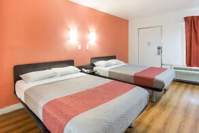 Motel 6 Fort Worth, TX - Seminary