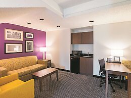 La Quinta Inn & Suites by Wyndham Fort Worth North