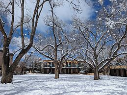 Sagebrush Inn & Suites