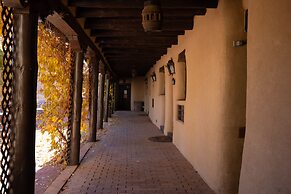 Sagebrush Inn & Suites