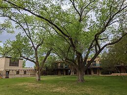 Sagebrush Inn & Suites