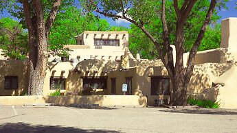 Sagebrush Inn & Suites