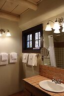 Sagebrush Inn & Suites