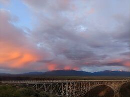 Sagebrush Inn & Suites