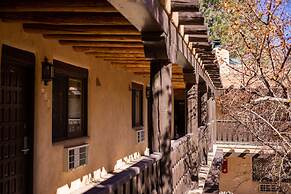 Sagebrush Inn & Suites