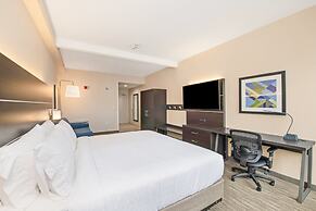 Holiday Inn Express & Suites Delafield by IHG