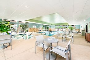 Holiday Inn Express & Suites Delafield by IHG