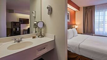 Charlevoix Inn & Suites SureStay Collection by Best Western