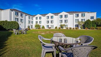 Charlevoix Inn & Suites SureStay Collection by Best Western