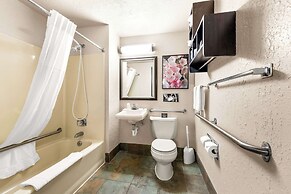 Americas Best Value Inn Marquette