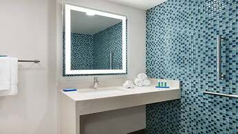 Holiday Inn Express Williamsbrg Busch Gardens Area by IHG