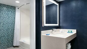 Holiday Inn Express Williamsbrg Busch Gardens Area by IHG