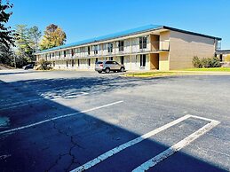 OYO Hotel Catersville GA