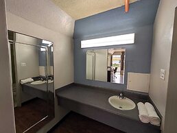 OYO Hotel Catersville GA