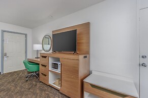 Crossroads Inn & Suites