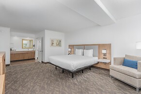 Crossroads Inn & Suites