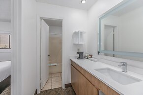 Crossroads Inn & Suites