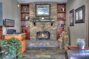 Crossroads Inn & Suites