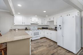 Crossroads Inn & Suites