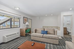 Crossroads Inn & Suites