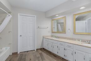 Crossroads Inn & Suites