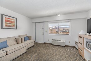 Crossroads Inn & Suites