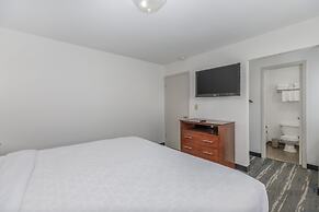 Crossroads Inn & Suites