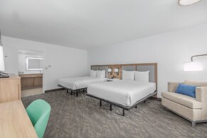 Crossroads Inn & Suites