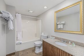 Crossroads Inn & Suites