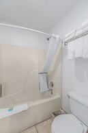 Crossroads Inn & Suites