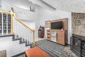 Crossroads Inn & Suites