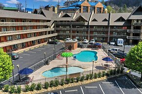 Crossroads Inn & Suites