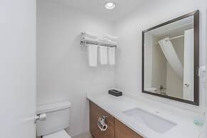 Crossroads Inn & Suites