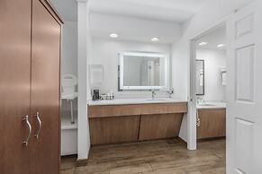 Crossroads Inn & Suites