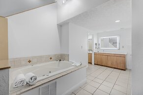 Crossroads Inn & Suites