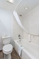 Crossroads Inn & Suites