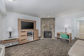 Crossroads Inn & Suites