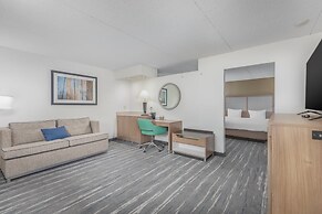 Crossroads Inn & Suites