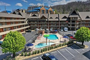 Crossroads Inn & Suites