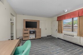 Crossroads Inn & Suites