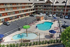 Crossroads Inn & Suites